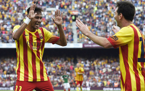 Lionel Messi đá bóng còn ảo hơn cả PlayStation