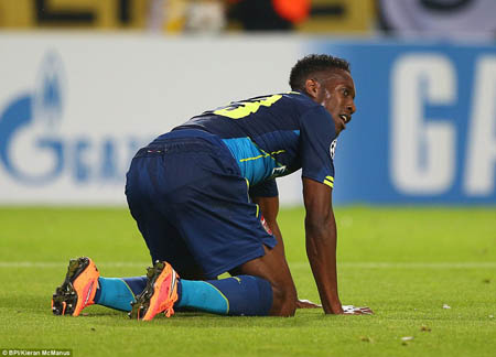 Bằng chứng hùng hồn cho trình độ .... chân gỗ lừng danh của Danny Welbeck