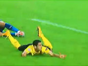 Tình huống Mkhitaryan ngã trong vòng cấm của Arsenal