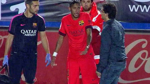 Neymar nổi đóa vì bị thay ra sớm