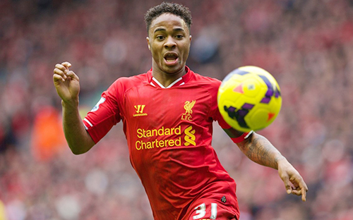 Sterling được đồng đội đưa lên mây xanh