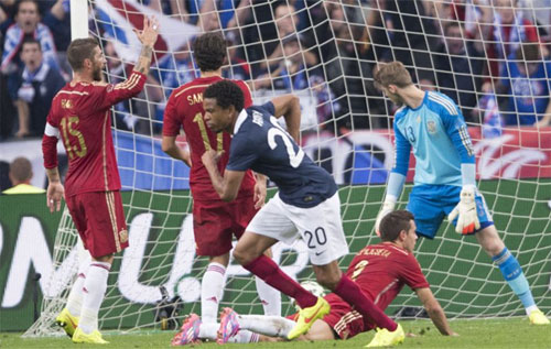 Từ thất bại của ĐT Tây Ban Nha: Binh tướng mới, vấn đề cũ