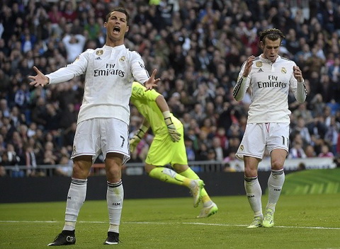 Ronaldo them mot lan noi xung truoc su ham ho lap cong cua Gareth Bale hinh anh