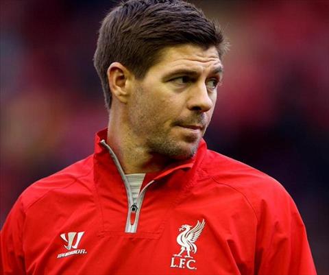 Cau thu Liverpool dong loat tri an doi truong Steven Gerrard hinh anh