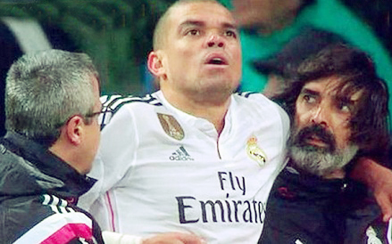 Pepe tai xuat trong tran dau voi Schalke 04 hinh anh