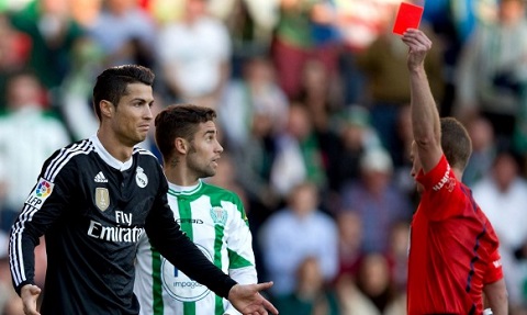 Ronaldo len tieng xin loi sau khi hanh hung hau ve Cordoba hinh anh