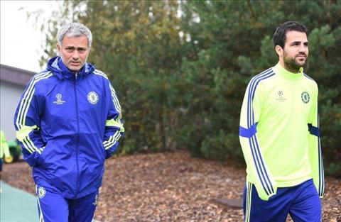 Cesc Fabregas không tin có ngày ngồi chung thuyền với Mourinho