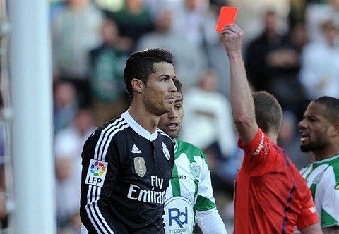 Bat ngo CDV Real doi phat Ronaldo nang hon nua hinh anh