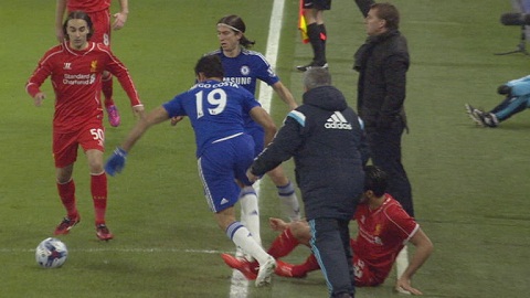 Du am tran Chelsea vs Liverpool Hay cong bang hon voi Costa hinh anh