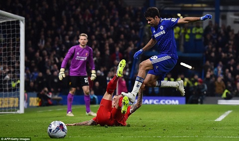 Bị dư luận công kích, Costa được đồng đội bênh vực ra mặt