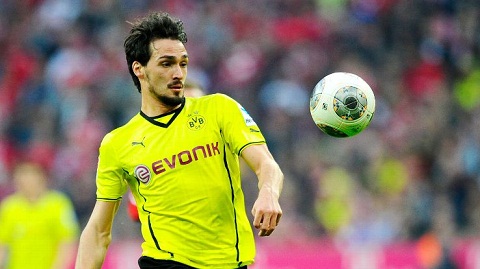 M.U “chốt” trung vệ cuối phiên chợ Đông: Hummels hoặc Laporte