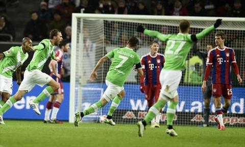 Video bàn thắng: Wolfsburg 4-1 Bayern (Vòng 18 Bundesliga 2014/15)