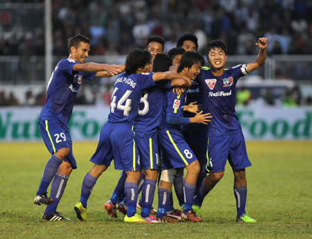 Nhung tien ve to chuc duoc cho doi nhat V-League 2015 hinh anh