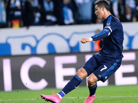 HLV Carlo Ancelotti khen tien dao Cristiano Ronaldo hinh anh