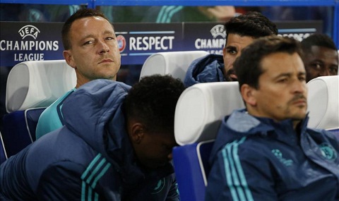 Đày ải Terry, Mourinho đối mặt với cơn thịnh nộ của các cầu thủ và CĐV