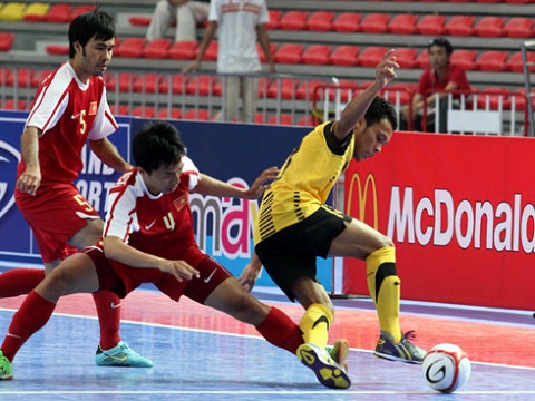 Futsal Viet Nam thua tran kho tin truoc Malaysia
