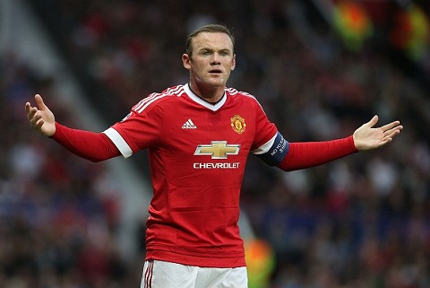Rooney dang sa sut phong do mot cach dang trach.
