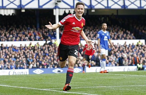 Diem lai nhung quyet dinh dung dan cua Van Gaal trong tran Everton 0-3 MU hinh anh