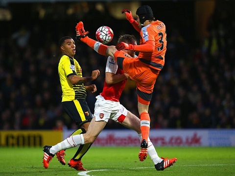 Buffon: Petr Cech là thủ môn hoàn hảo nhất thế giới