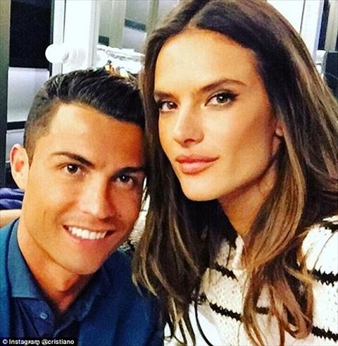 Ngôi sao Cristiano Ronaldo và siêu mẫu Ambrosio chụp ản