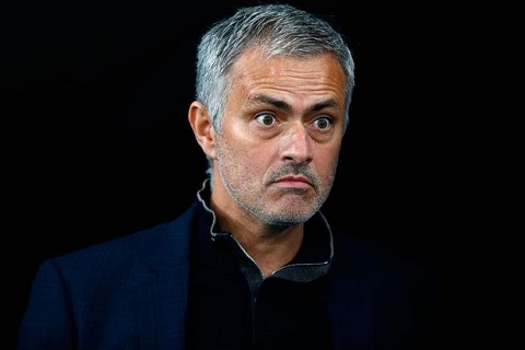 Chứng nào tật nấy, Jose Mourinho nhại Arsene Wenger, chỉ trích trọng tài