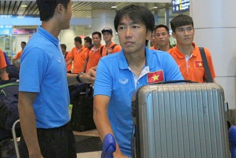 Tối nay HLV Miura trở lại Việt Nam, chốt vụ Công Phượng