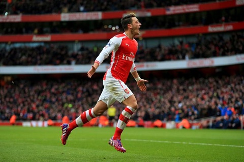 Ozil không đủ trình để so sánh với Fabregas