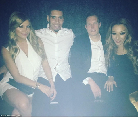 Trung vệ Smalling làm đủ trò bên người tình xinh đẹp