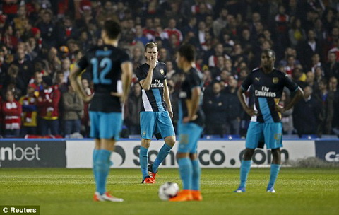 Dư âm thất bại của Arsenal: Cú ngã cần thiết