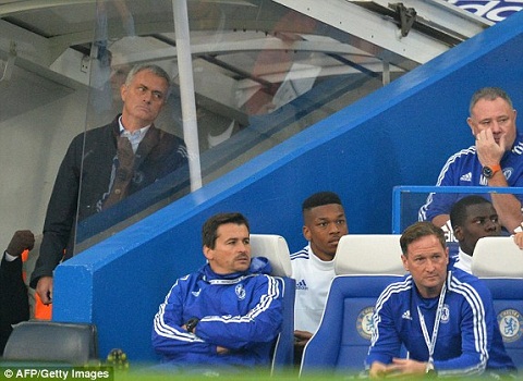 Su bao thu cua Mourinho tiep tuc khien Chelsea gap kho khan