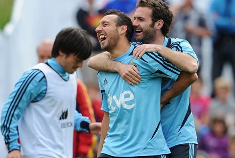 Cazorla không ngừng trêu chọc Mata về thất bại bẽ mặt của M.U trước Arsenal