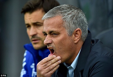 Mourinho thua nhan khong hieu tai sao Chelsea lai choi kem hinh anh