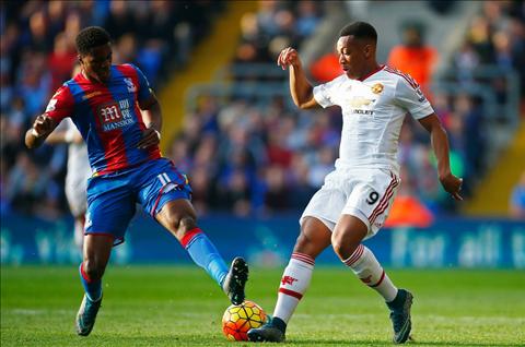 Van Gaal thừa nhận chưa biết nên xếp Martial đá ở đâu