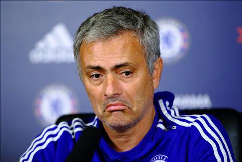 BAT NGO Mourinho se dan dat MU neu bi Chelsea sa thai hinh anh