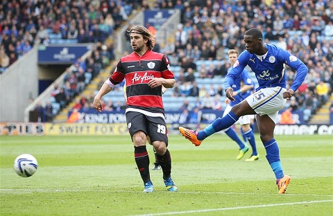 Sắp vô địch Premier League, sao Leicester tri ân Man Utd