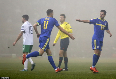 Bosnia 1-1 Ireland Sat thu Dzeko niu giu hy vong gianh ve du VCK Euro 2016 hinh anh
