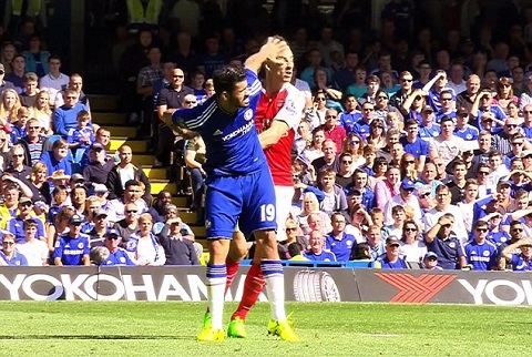 Koscielny: Tôi không quan tâm dù bị Diego Costa cho ăn tát