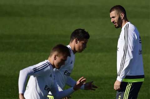 Real Madrid dung ngoi khong yen vi tien dao Benzema hinh anh