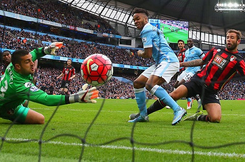 Trước trận Man City vs Liverpool: Hãy để Sterling đá cắm!