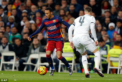 Video clip ban thang Real 0-4 Barca (Vong 12 La Liga 201516) hinh anh
