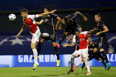 Tien dao Alexis Sanchez Co may ghi ban da tro lai o hang cong Arsenal hinh anh 3