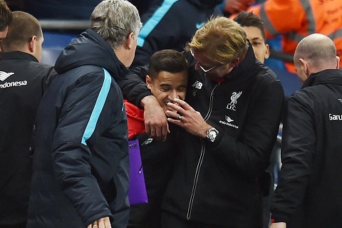 Thủ môn Mignolet tiết lộ cái ôm của HLV Klopp quan trọng như nào