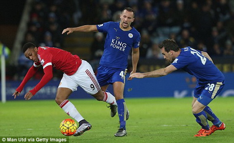 Quỷ đỏ thành Manchester bất lực trước bầy cáo hóa hùm