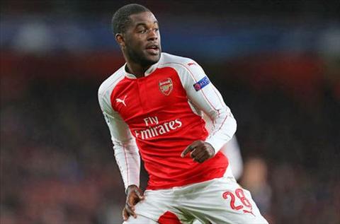 Wenger giải thích tại sao giữ chân kẻ "hạ sát" M.U