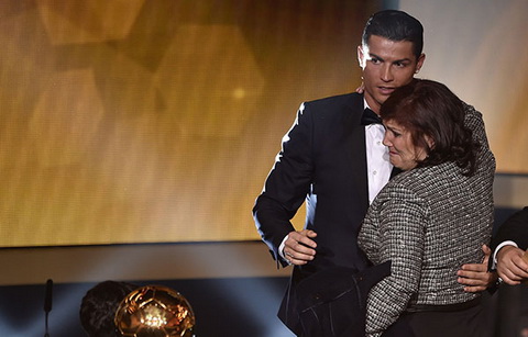 Cristiano Ronaldo: Dưới mái nhà đổ nát