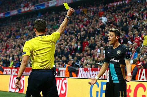 Ozil bất ngờ bị loại khỏi đội tuyển Đức