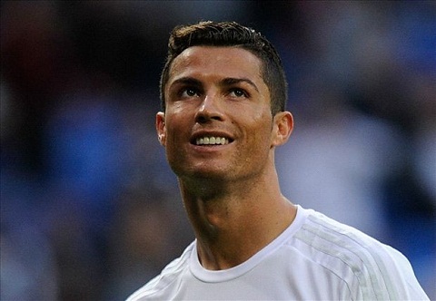 HLV Wenger khuyen Ronaldo khong nen canh tranh danh hieu QBV voi Messi hinh anh