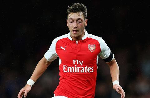 Arsenal chia điểm Tottenham: Mesut Ozil thật đáng thương!