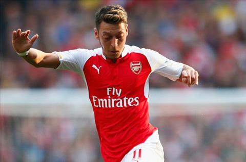 Mesut Ozil lập hai kỷ lục Premier League sau trận hòa Tottenham