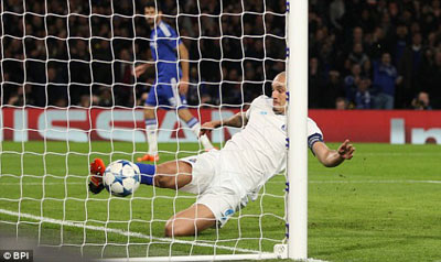 Chelsea 2-0 Porto Mourinho chuc Casillas vo dich Europa League hinh anh